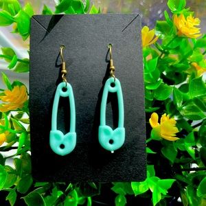 Safety pin 🧷 earrings: buy any 3 get 2 free